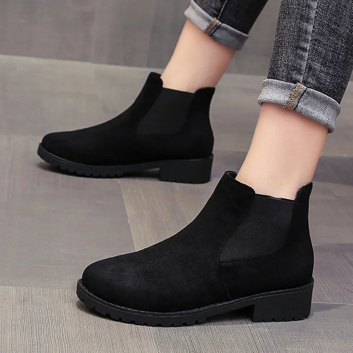 Women’s Chunky Heel Chelsea Boots
